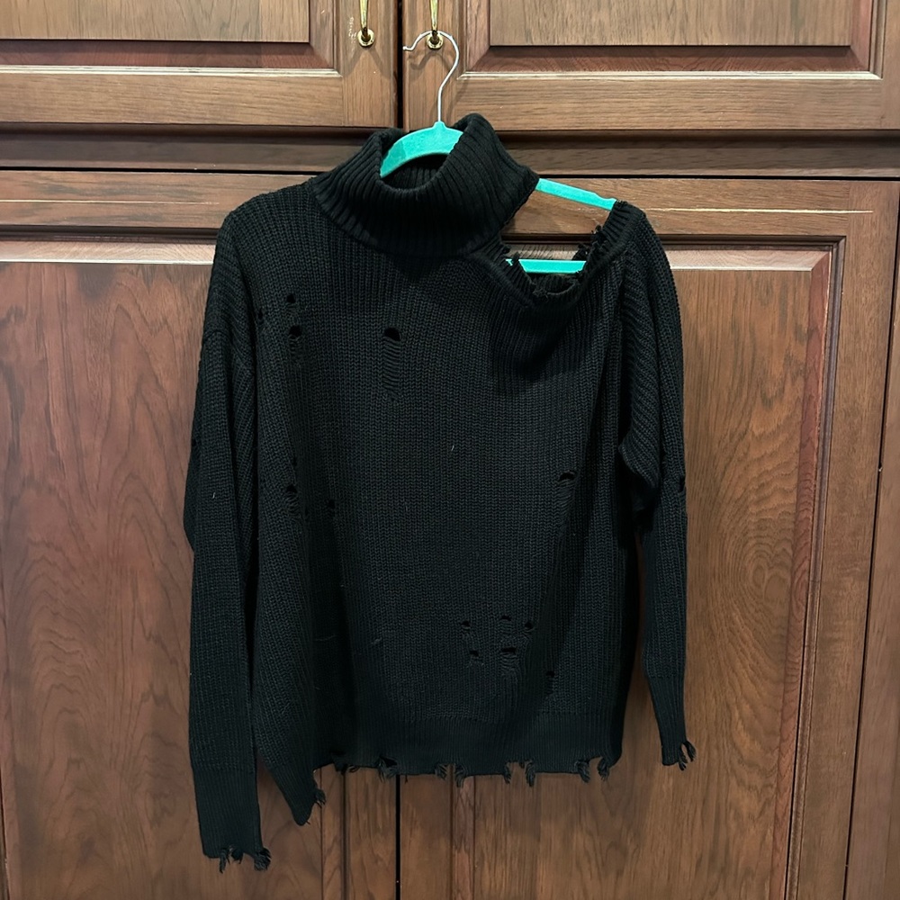 Distressed style sweater by Elan sz M
